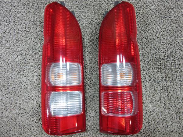 新車外し! 200系ハイエース 3型ワイド 純正 テールランプ 売切り