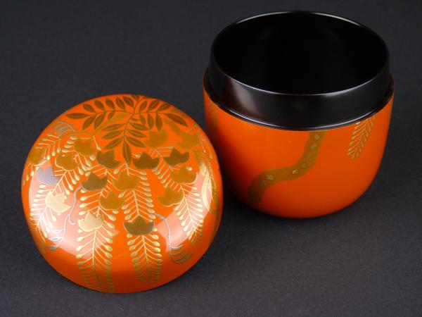 早見征一作　木箱付き棗 早見征一作 木箱付き棗 梅蒔絵棗 木箱入り 梅花散蒔絵中