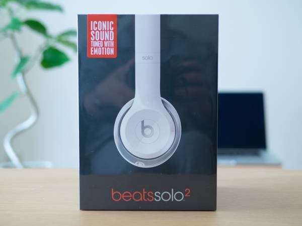 新品未開封　 Beats Solo2オンイヤーヘッドフォン　ホワイト