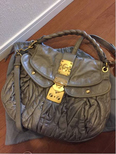 ミュウミュウmiumiuショルダーバッグ