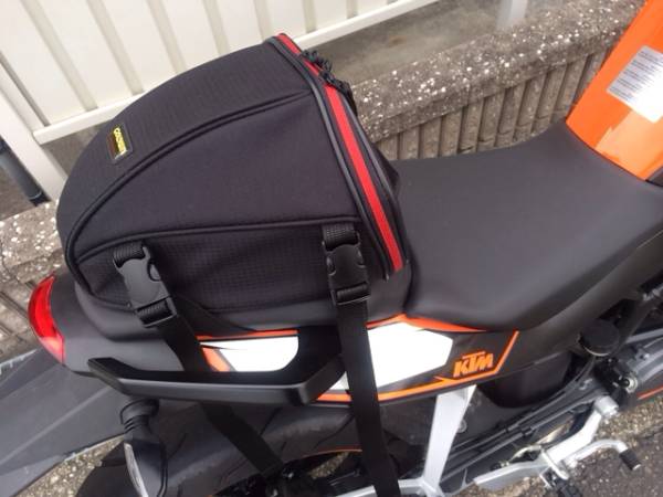 DUKEにぴったり　ゴールドウィン　シートバッグ　GSM17308