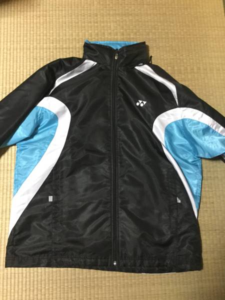 美品YONEXウインドブレイカーLサイズ