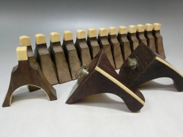 ●紫檀に象牙の琴柱14個と猫脚●