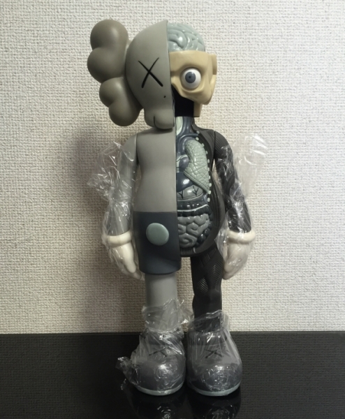 Kaws★人体模型★グレー
