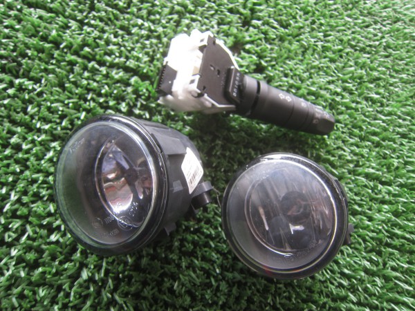 H17　セレナ　C25　フォグランプ　左右
