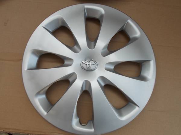 トヨタ　現行アクア　納車外し　純正ホイールキャップ 4枚セット アクア 純正ホイールキャップ 新車外し4枚 即決 藪