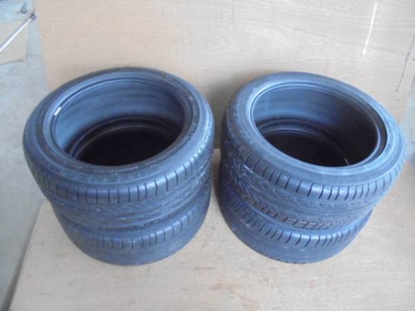 ２４５/４５R１７サイズのタイヤ中古品４本セット