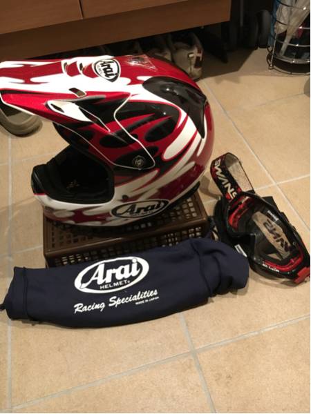 アライ Vクロス アキラ XL 61～62㎝ モトクロス ヘルメット