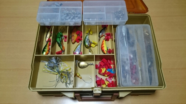 初心者にバス用 タックルボックス&ルアー&フック&ワームのセット