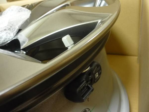 新車外し レクサスNX　Fスポーツ 純正アルミ 空気圧センサー付き_3