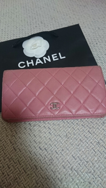 シャネルマトラッセピンク長財布ココマークシルバーラムスキン