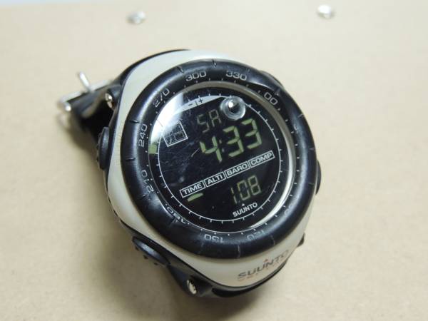 ★腕時計　SUUNTO VECTOR