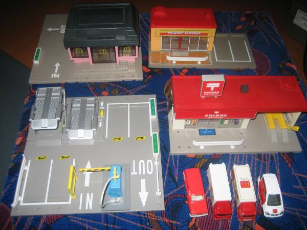 トミカ | トミカタウン 玩具 トミカワールド キャンプ場で遊ぼう
