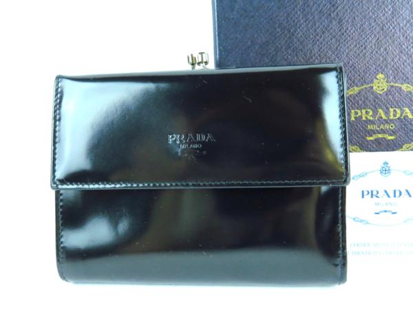 プラダ がま口 PRADA パテントレザー 二つ折り財布 エナメル - レザー 