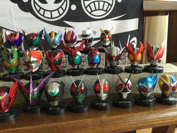 ライダーマスクコレクション 仮面ライダー プレミアム発光台座 