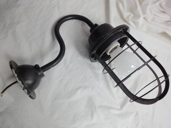 DAIKO　レトロなマリンランプ 壁付けブラケット　 船舶用？ 難有