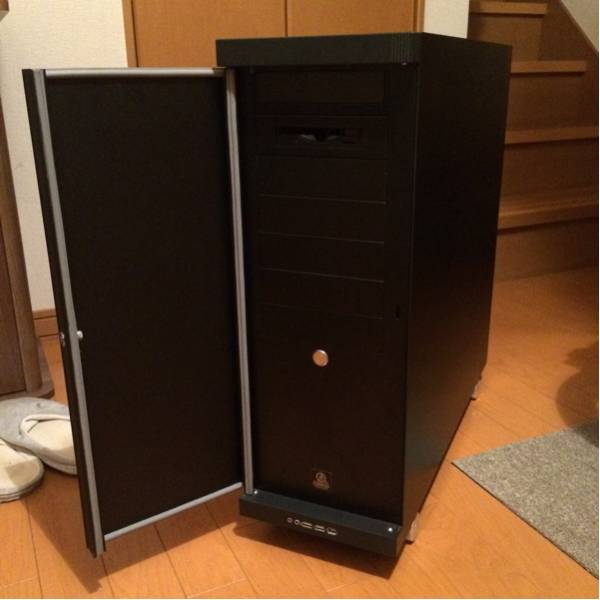 【LIAN LI】PC-V2100ケース