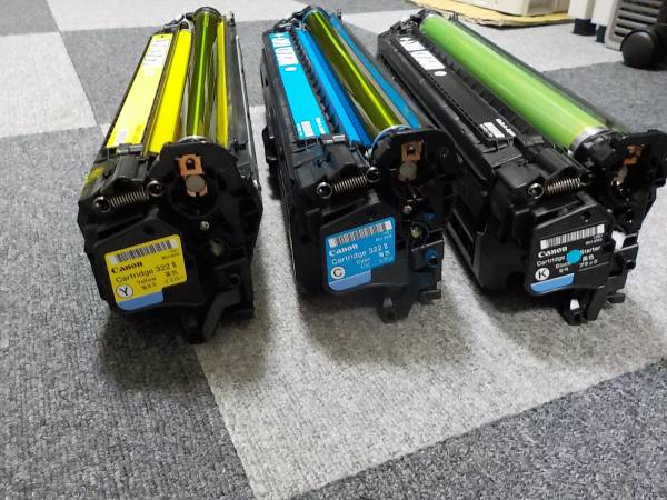 CANON LBP9100C 他 リサイクルトナー ３２２ 使用中古３本 ②