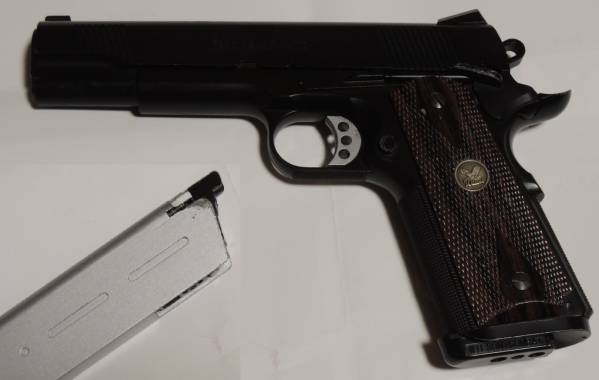 ウエスタンアームズ ウィルソン コンバット プロテクター 重量感