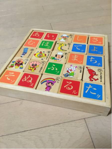 「アンパンマンのもじあそび」木製おもちゃ_1