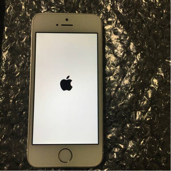 ブランドのアイテムを iPhone5s シルバー 64GB 【公式通販】