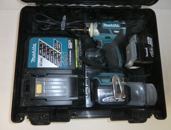 ④-1 マキタ 14.4V 充電式インパクトドライバ TD137D