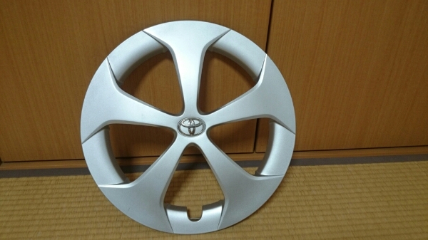 ①プリウス 30 後期 送料400円 ホイールキャップ 中古品