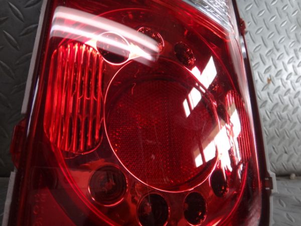 純正 E51 エルグランド 後期 LED テールランプ 右側 ロア側 即納