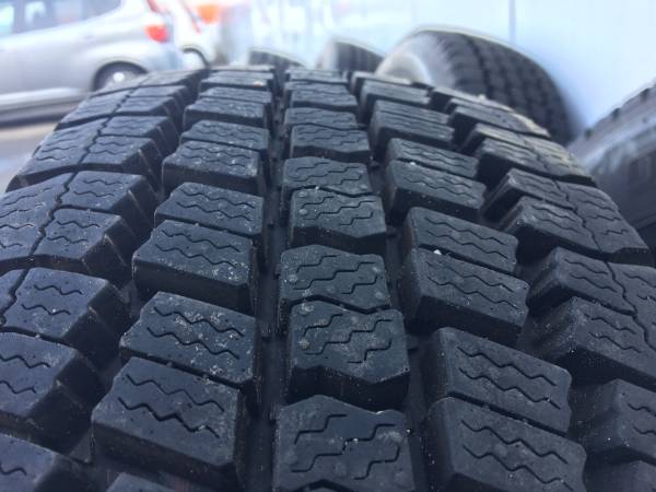 215⁄70R16 ヨコハマ トヨエースなど!TOYOスタッドレス215/70R17.5 