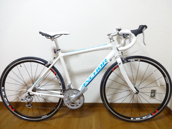 ほとんど新品 アンカー UR7 ホワイト 700C 8速