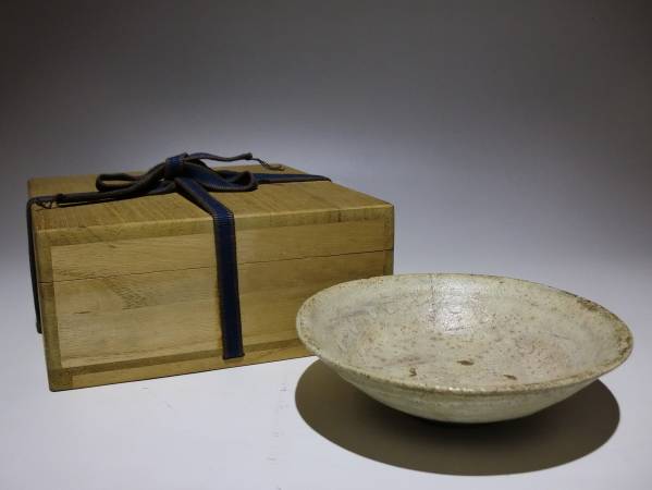 古美術/李朝 刷毛目薄造茶碗 平茶碗/時代箱 本物保証