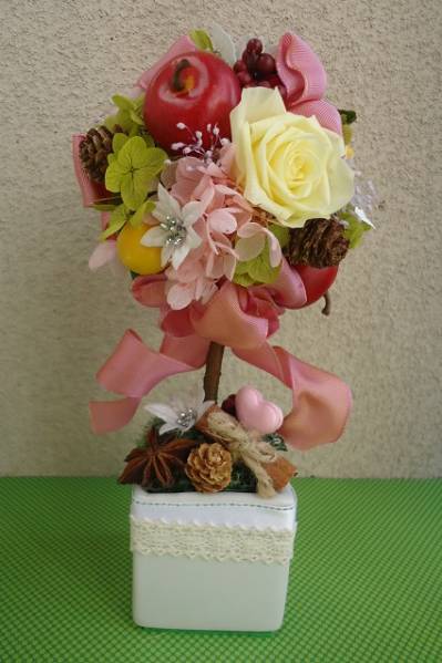 バラとフルーツ、童話の森のトピアリー◆クリスマスにも_1