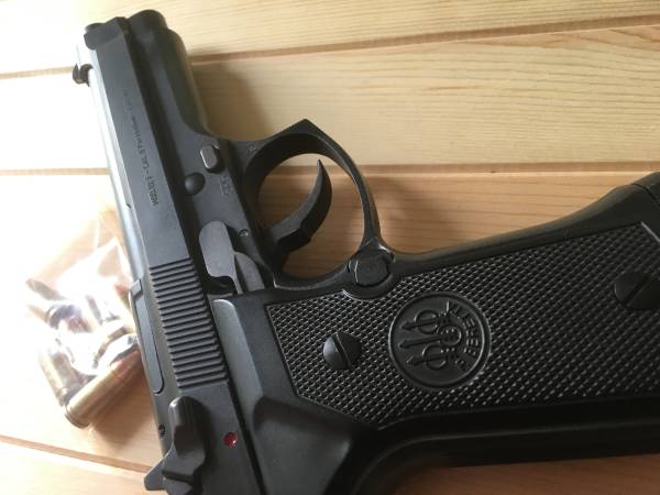 MGC BERETTA M92F 希少!MGCベレッタM92F。高級木製グリップ、スペア