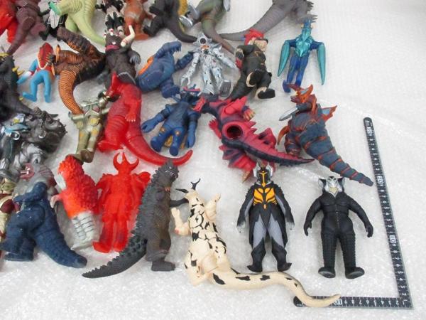 現状 ウルトラマン等 ゼットン，ピグモン 他/ソフビ[梱0.4]