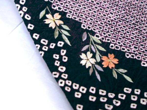 総絞り，付下げ訪問着（桜、橘、藤、梅etc刺繍入）正絹美品