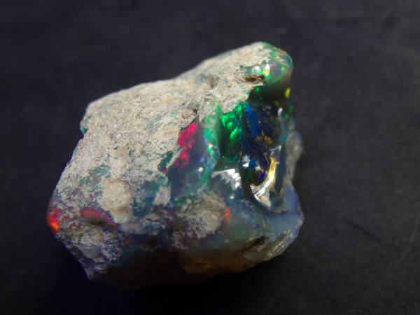 オパール原石 エチオピア産　大型　強い遊色効果　65ｃｔ 13g