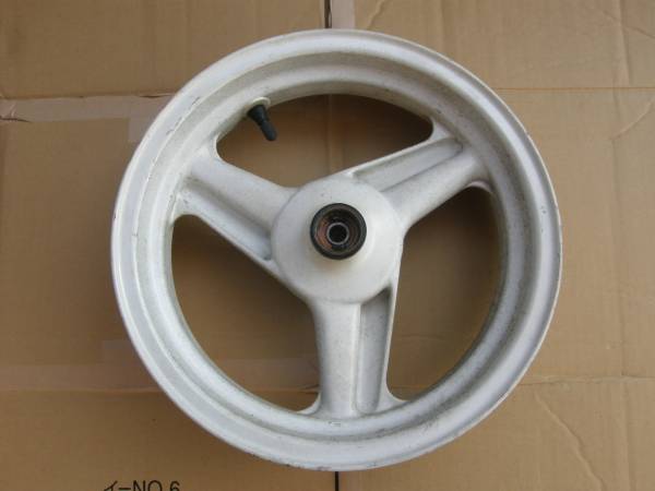 nsr50/80 ？フロントホイール タイヤ NSR50 タイヤ nsr50⁄80 | 3本スポーク -nsr50フロントホイールの中古品