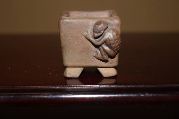 小品小鉢＜目黒敦陶・河童＞紫泥・浮き彫り・正方鉢