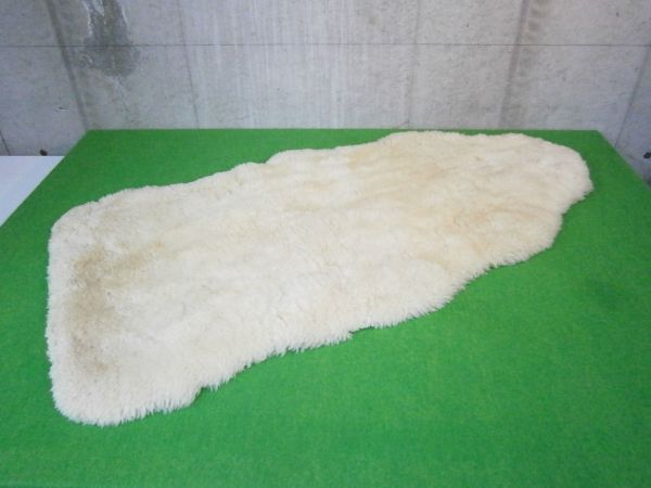 ふわふわ★ムートンラグ 半楕円 120x55㎝ 羊毛 ベージュ②