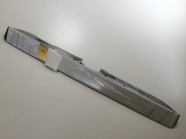 ★ キャラバン NV350 純正 リア メッキガーニッシュ 新車外し ★
