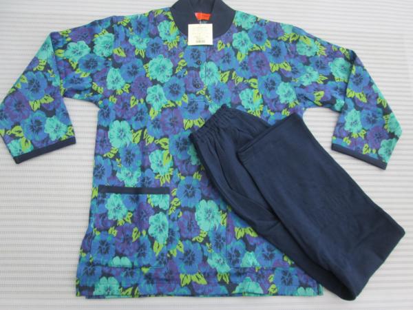 4割引きスタート！～ungaro婦人用長袖パジャマ♪Ｍ寸／紺系花柄