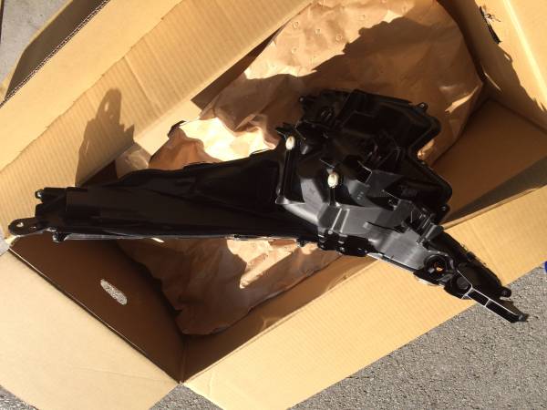 プリウス ZVW50&frasl;ZVW51&frasl;ZVW55 右ヘッドライト LED 81145-47691
