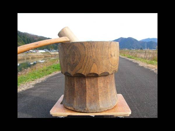 【室町】80送料無料！「準備お早めに」欅の袴型臼と杵付格安出品