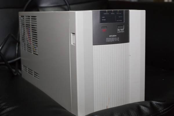 (中古）（バッテリー新品）三菱製 UPS 1000VA FREQUPS-A　