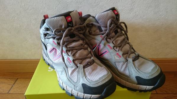 ★ニューバランス・レディース24.5cm・アウトドアシューズ ★