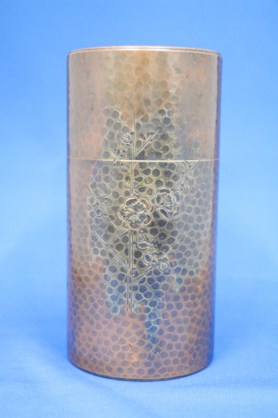玉川堂 鎚起銅器 梅花彫鎚目紋鋲打 長茶筒 高さ18cm （1565）