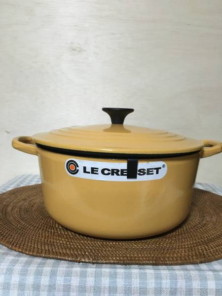 LE CREUSET ルクルーゼ　ココットロンド　22㎝　イエロー　未使用品 ル・クルーゼ ココットロンド 22㎝ イエロー 未使用品 ココット