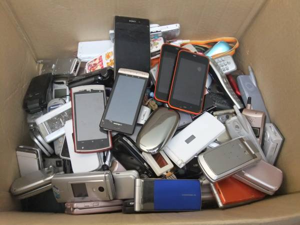 携帯電話ガラケーまとめて45台 携帯電話 ガラケー スマホ 129台