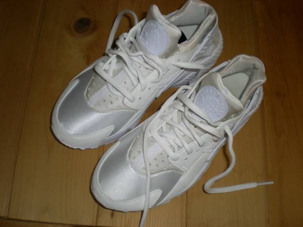 NIKEウィメンズエアハラチ２４cm