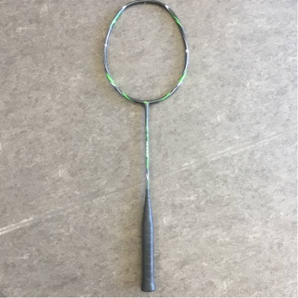 美品】KIZUNAキズナ バドミントンラケット ZEVOLVE100ゼヴォルブ 良品